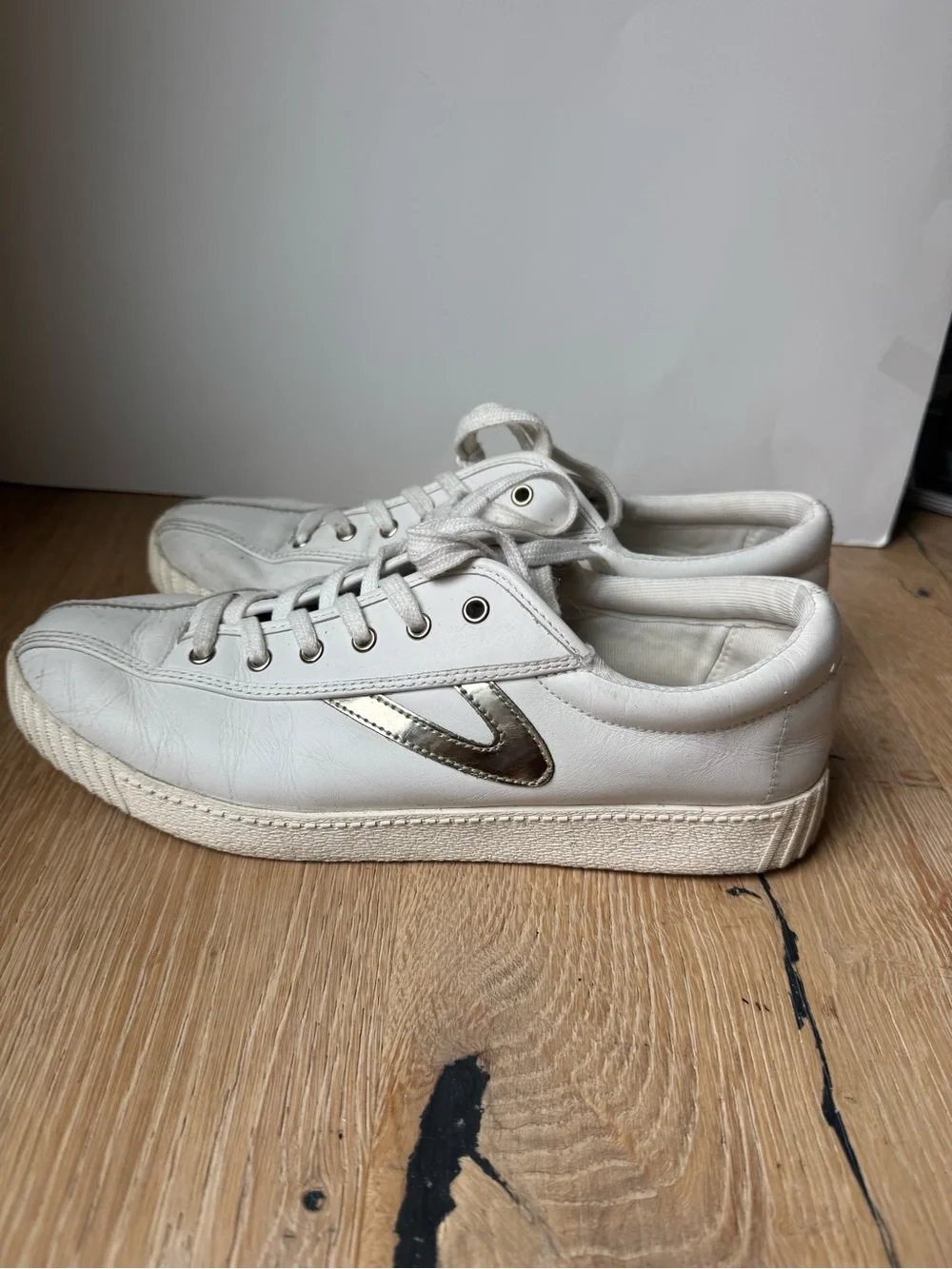 Reform Classic White Leather sneakers sz 10 women’s Price Firm!
